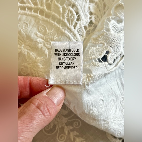EUC Everly Elegant White Lace Women's Peasant Top Lace Embroidered Button Medium - Picture 14 of 14